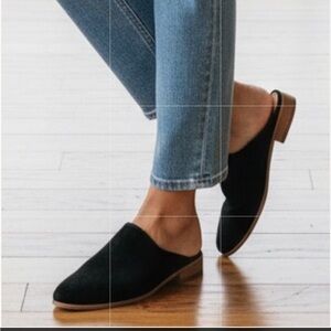 Zodiac Black Suede sophisticated black everyday  low heel Mules Loafers Sz 7